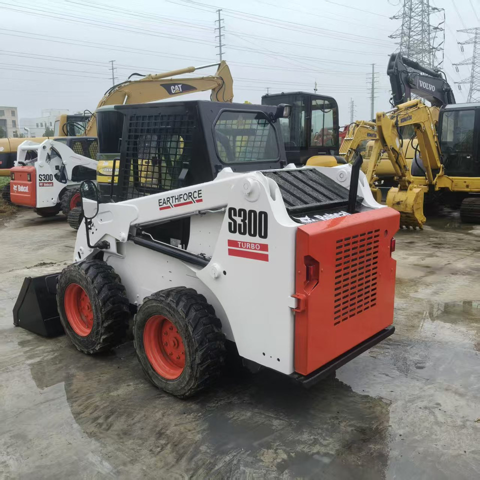 Bobcat S300 - Мини челен товарач: снимка 2 Bobcat S300 - Мини челен товарач: снимка 2