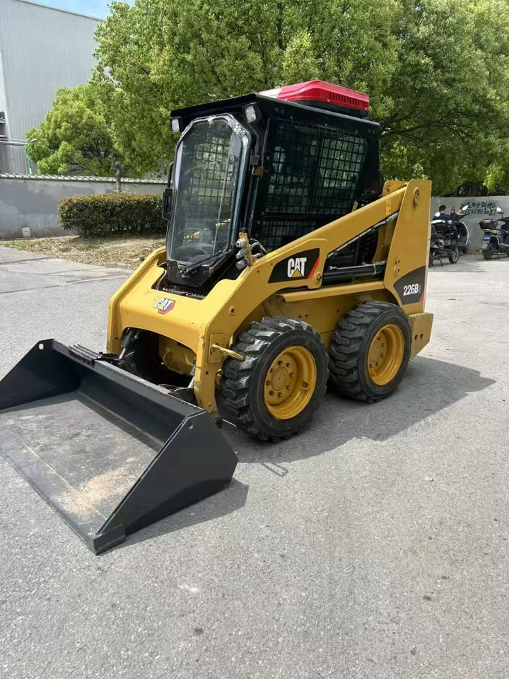 CAT 226B3 - Мини челен товарач: снимка 4 CAT 226B3 - Мини челен товарач: снимка 4