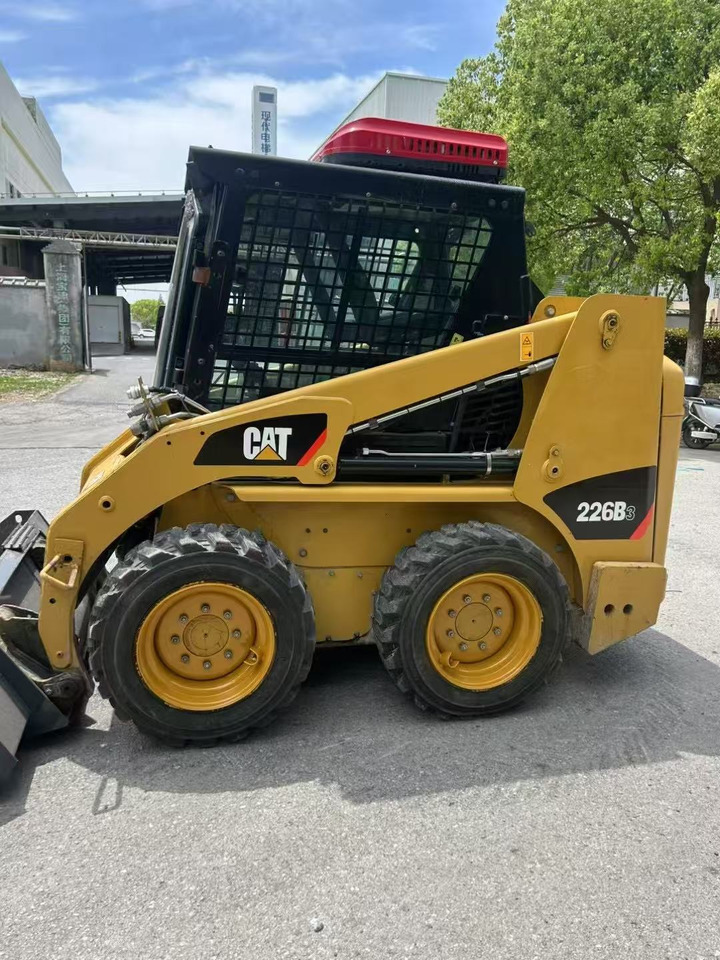 CAT 226B3 - Мини челен товарач: снимка 3 CAT 226B3 - Мини челен товарач: снимка 3