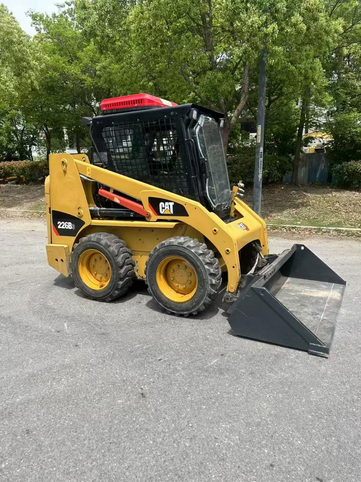 CAT 226B3 - Мини челен товарач: снимка 2 CAT 226B3 - Мини челен товарач: снимка 2