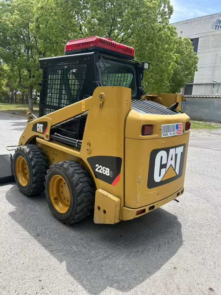 CAT 226B3 - Мини челен товарач: снимка 5 CAT 226B3 - Мини челен товарач: снимка 5