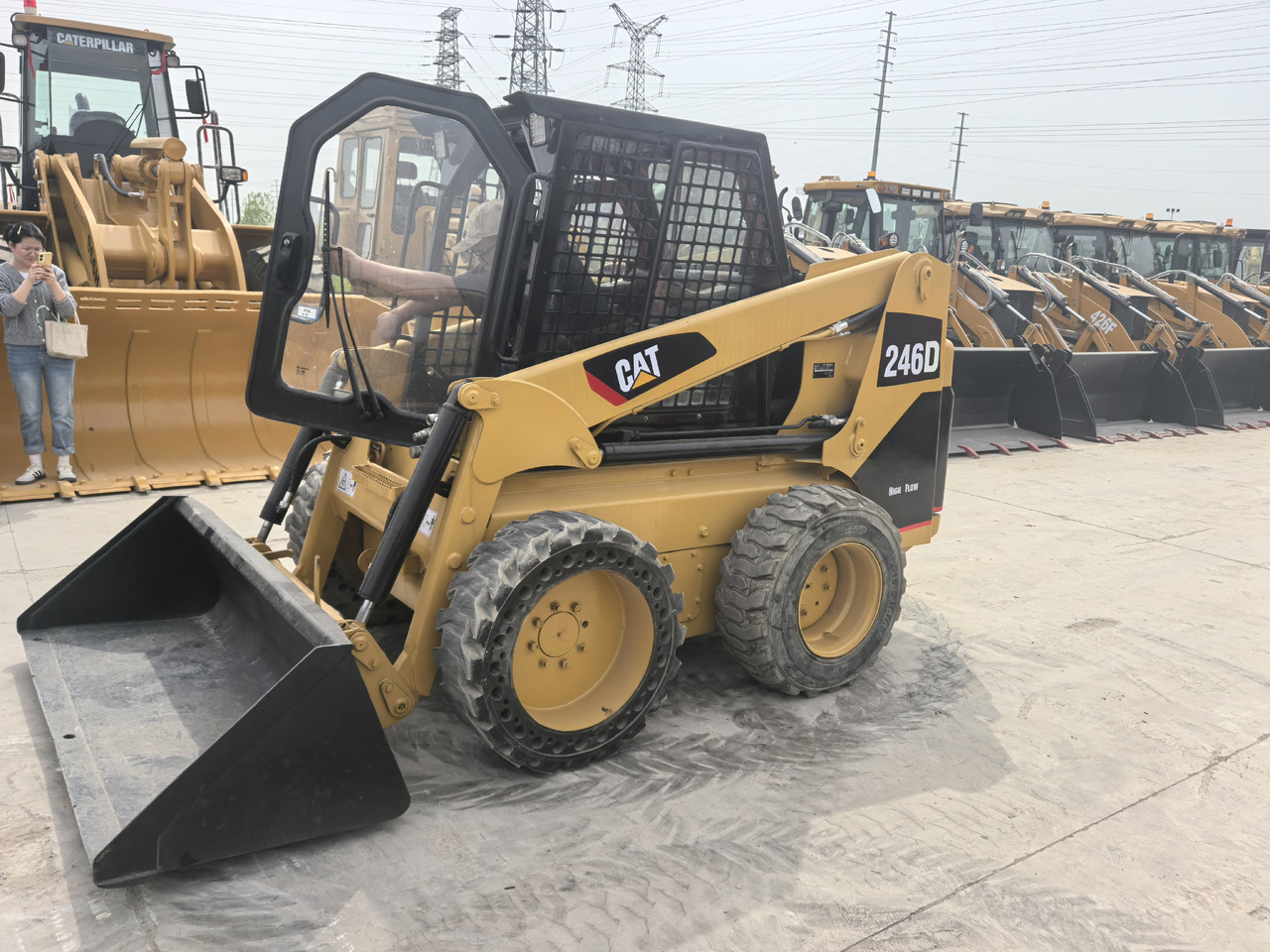 CAT 246D - Мини челен товарач: снимка 2 CAT 246D - Мини челен товарач: снимка 2