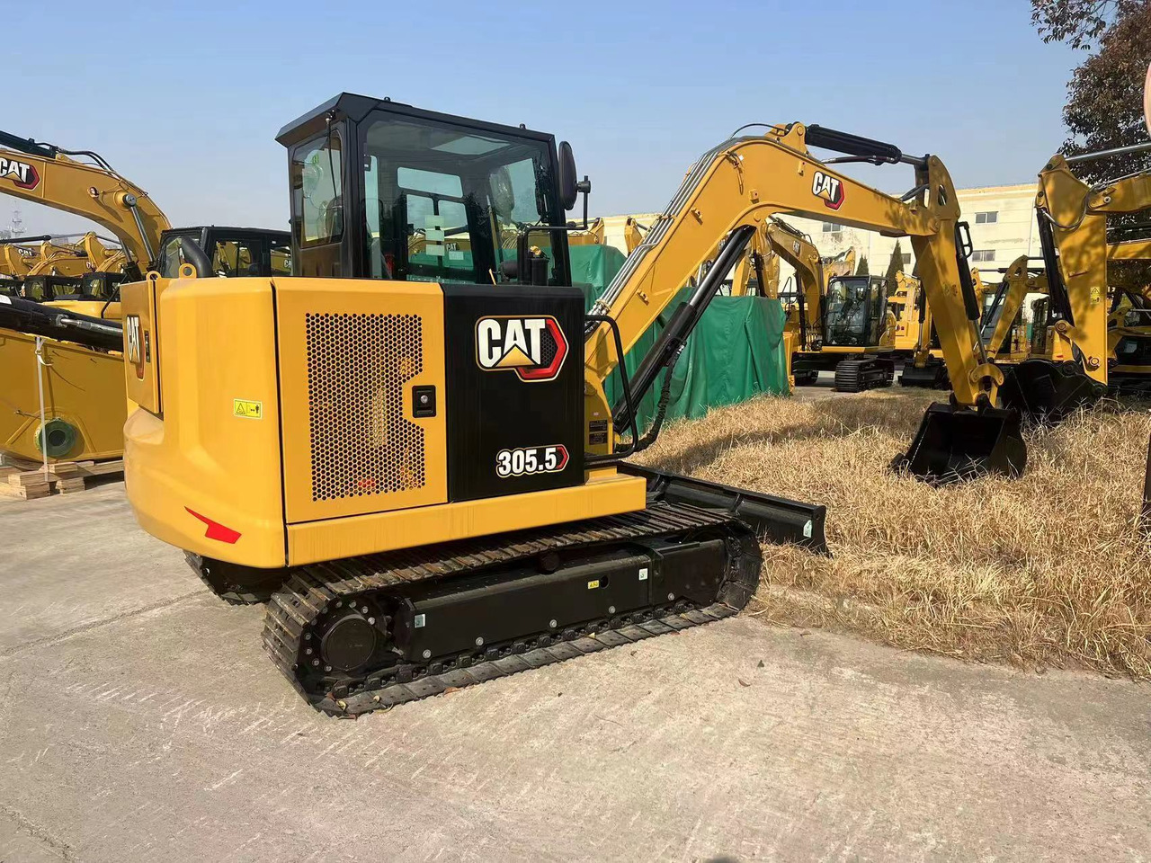 CAT 305.5 - Мини багер: снимка 1 CAT 305.5 - Мини багер: снимка 1