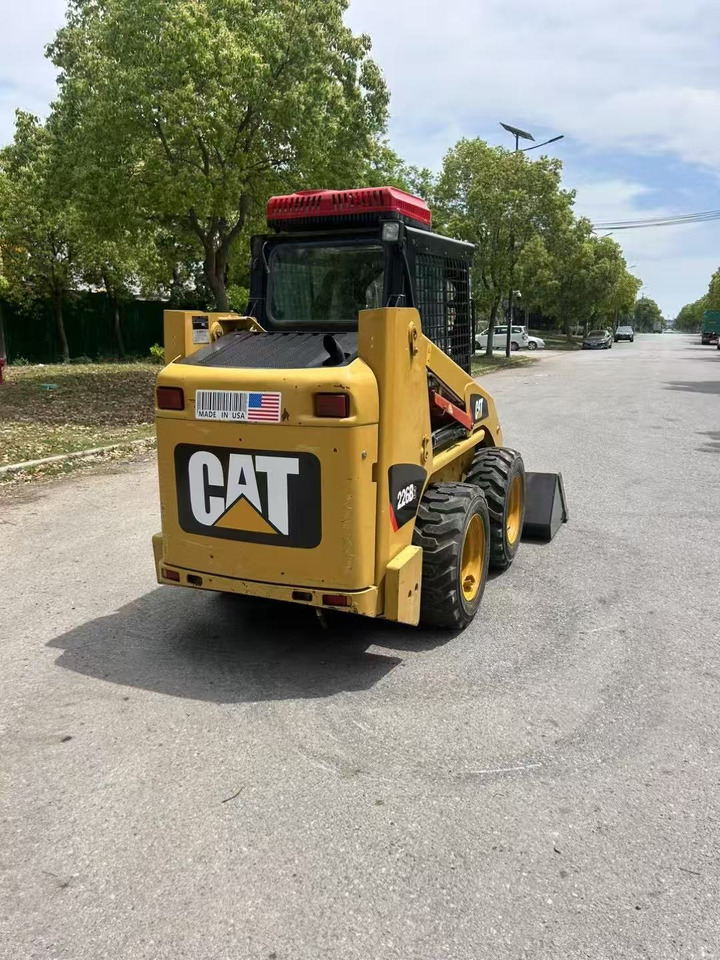 CATERPILLAR 226B-3 - Мини челен товарач: снимка 4 CATERPILLAR 226B-3 - Мини челен товарач: снимка 4