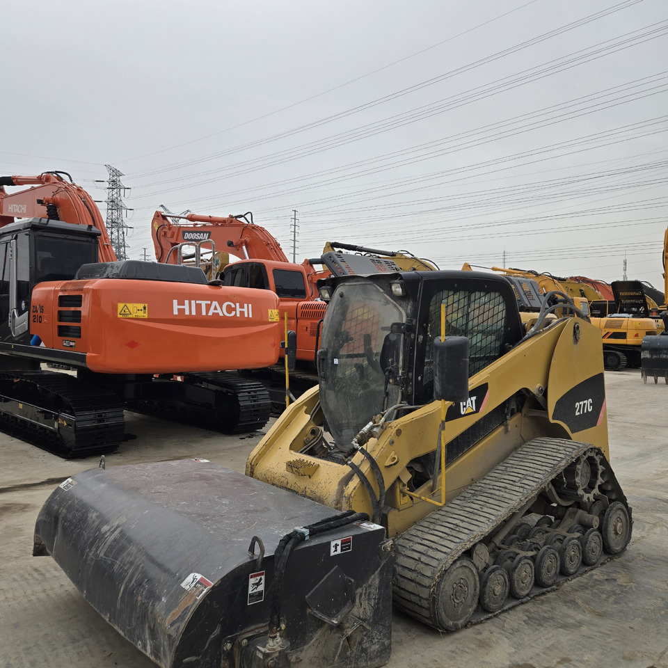 CATERPILLAR 277C - Мини челен товарач: снимка 4 CATERPILLAR 277C - Мини челен товарач: снимка 4