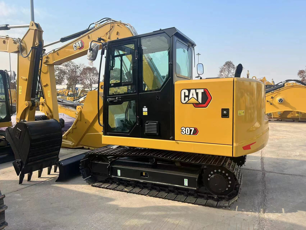 CATERPILLAR CAT307 - Мини багер: снимка 1 CATERPILLAR CAT307 - Мини багер: снимка 1