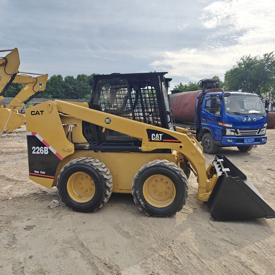 Caterpillar 226B - Мини челен товарач: снимка 4 Caterpillar 226B - Мини челен товарач: снимка 4