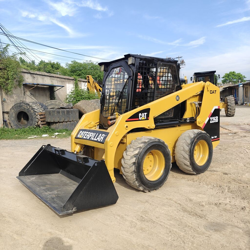 Caterpillar 226B - Мини челен товарач: снимка 2 Caterpillar 226B - Мини челен товарач: снимка 2