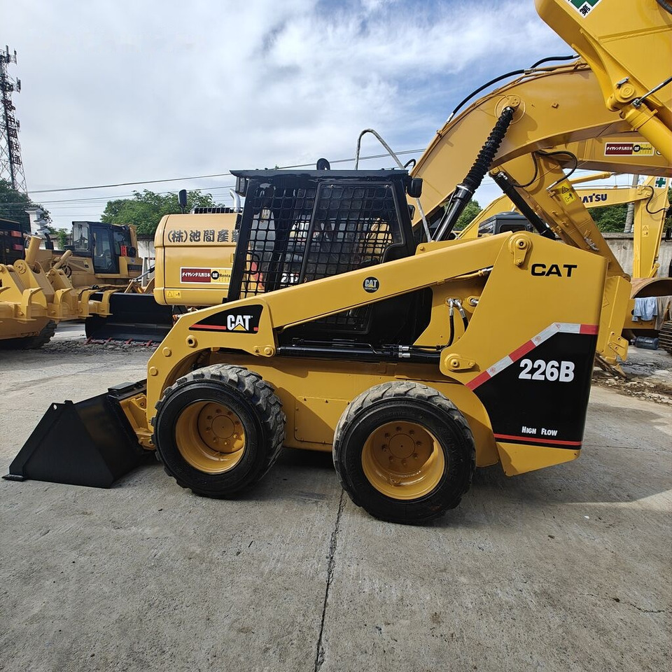 Caterpillar 226B - Мини челен товарач: снимка 1 Caterpillar 226B - Мини челен товарач: снимка 1