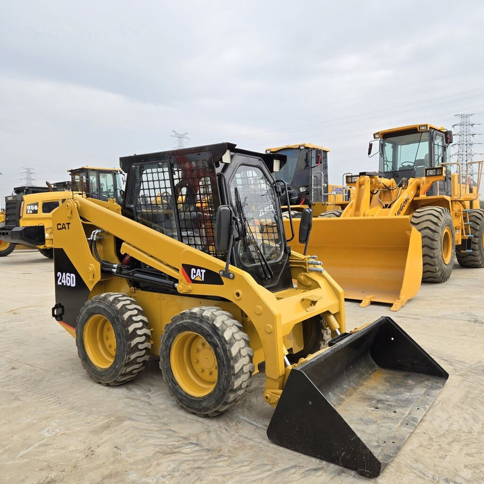 Caterpillar 246D - Мини челен товарач: снимка 2 Caterpillar 246D - Мини челен товарач: снимка 2