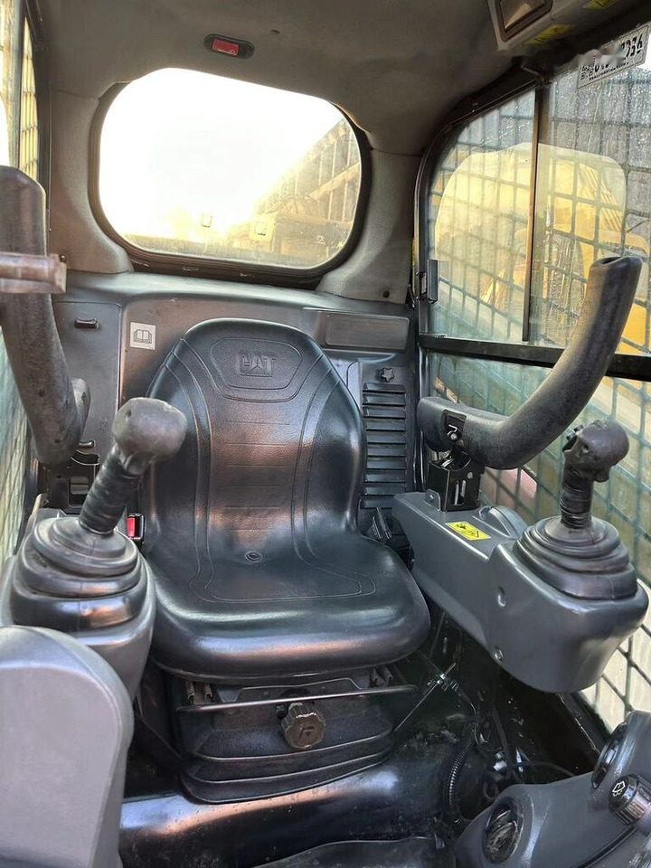 Caterpillar 246D - Мини челен товарач: снимка 3 Caterpillar 246D - Мини челен товарач: снимка 3