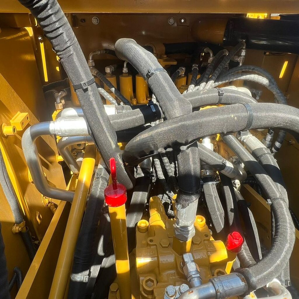 Caterpillar 320D2 - Верижен багер: снимка 4 Caterpillar 320D2 - Верижен багер: снимка 4