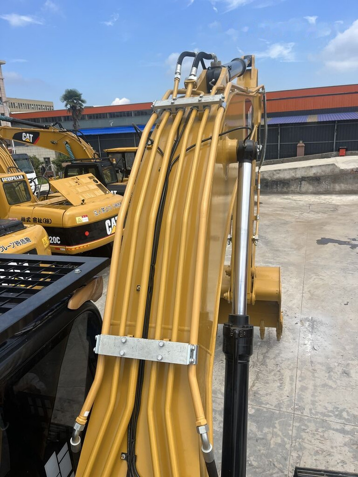 Caterpillar 323D2L - Верижен багер: снимка 1 Caterpillar 323D2L - Верижен багер: снимка 1