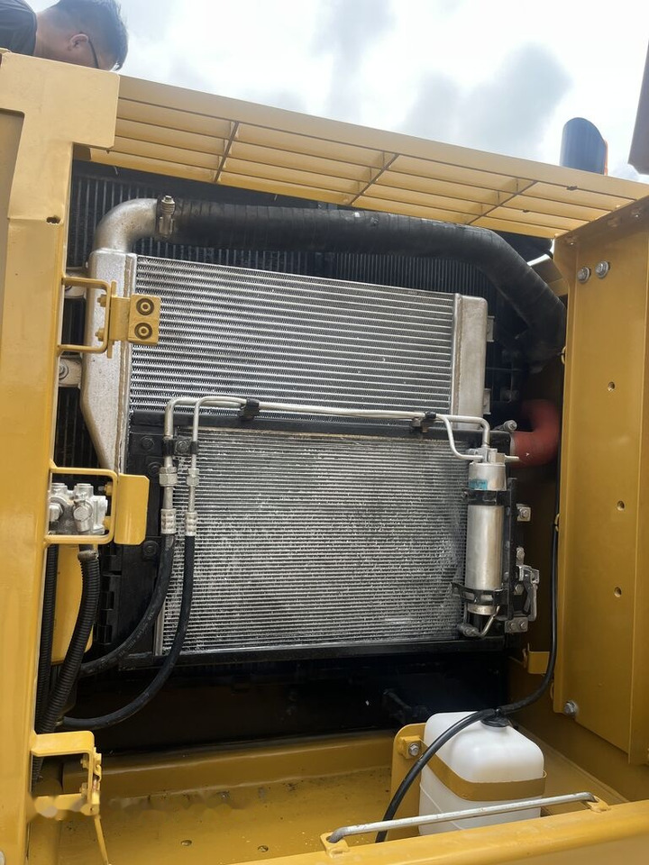 Caterpillar 323D2L - Верижен багер: снимка 3 Caterpillar 323D2L - Верижен багер: снимка 3