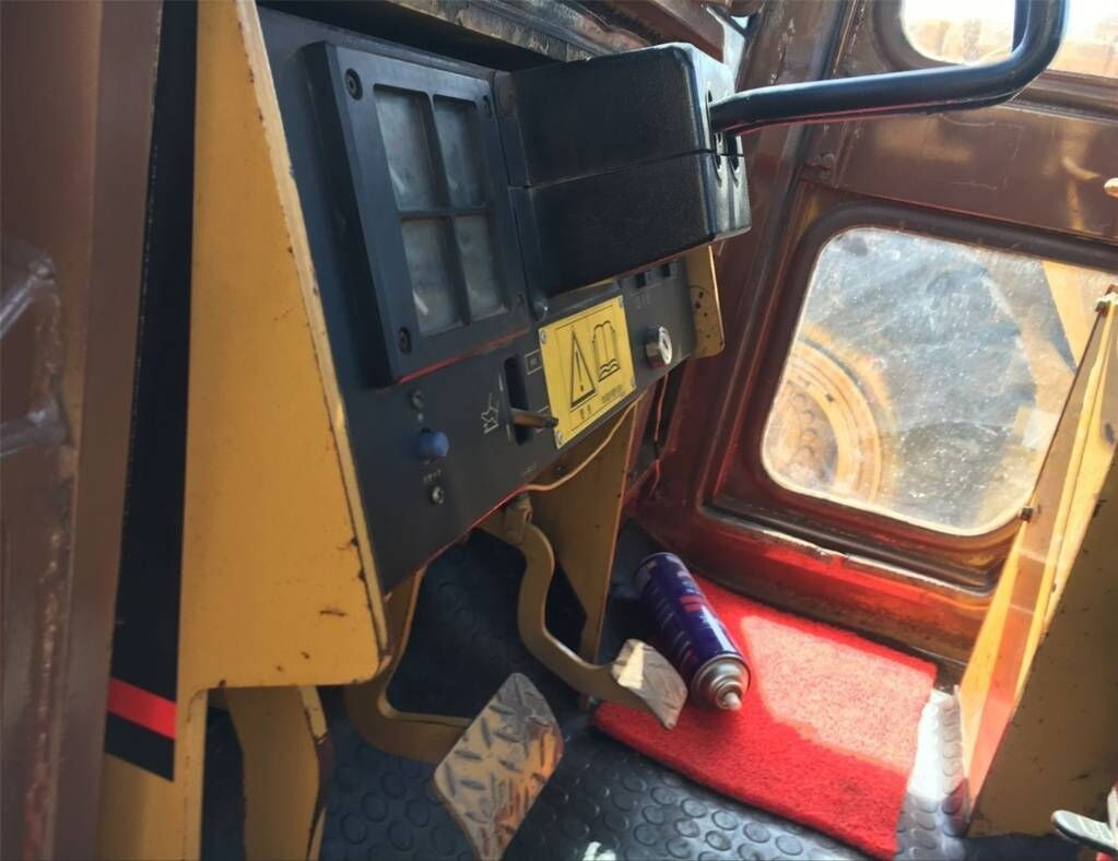 Caterpillar D4C - Булдозер: снимка 5 Caterpillar D4C - Булдозер: снимка 5