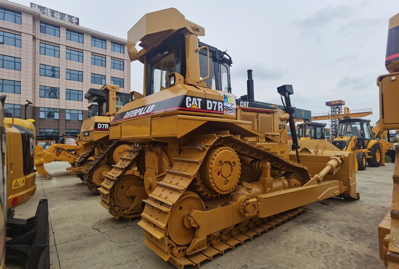 Caterpillar D7R - Булдозер: снимка 1 Caterpillar D7R - Булдозер: снимка 1