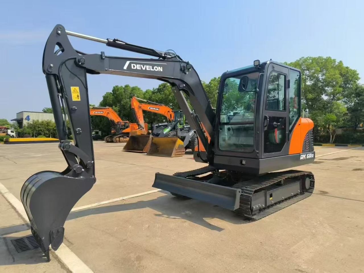 DOOSAN DX60D - Мини багер: снимка 3 DOOSAN DX60D - Мини багер: снимка 3