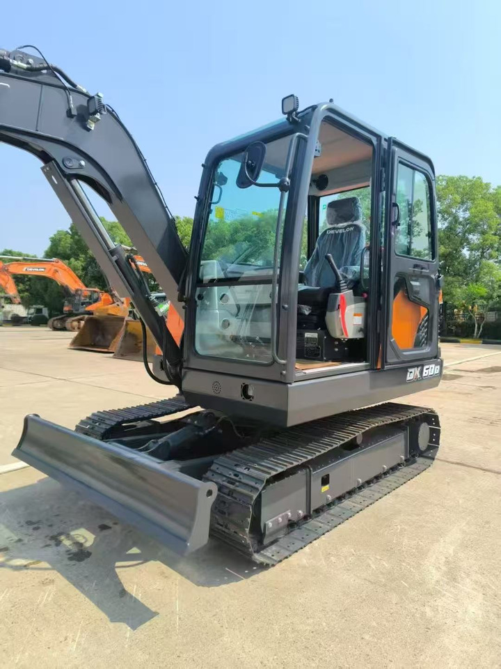 DOOSAN DX60D - Мини багер: снимка 2 DOOSAN DX60D - Мини багер: снимка 2