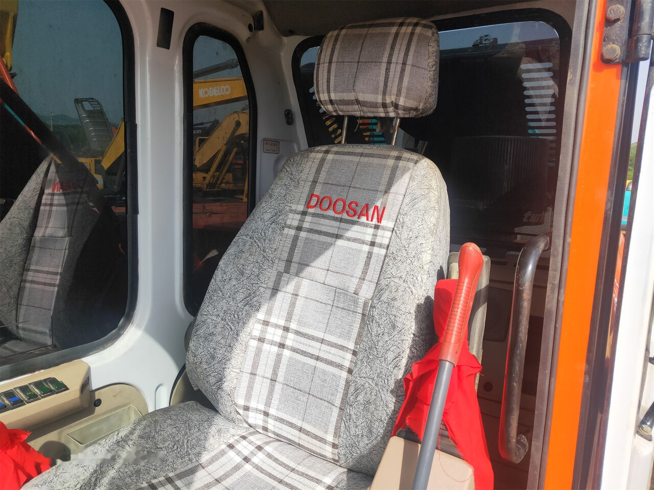 Doosan DH225LC-7 - Верижен багер: снимка 2 Doosan DH225LC-7 - Верижен багер: снимка 2