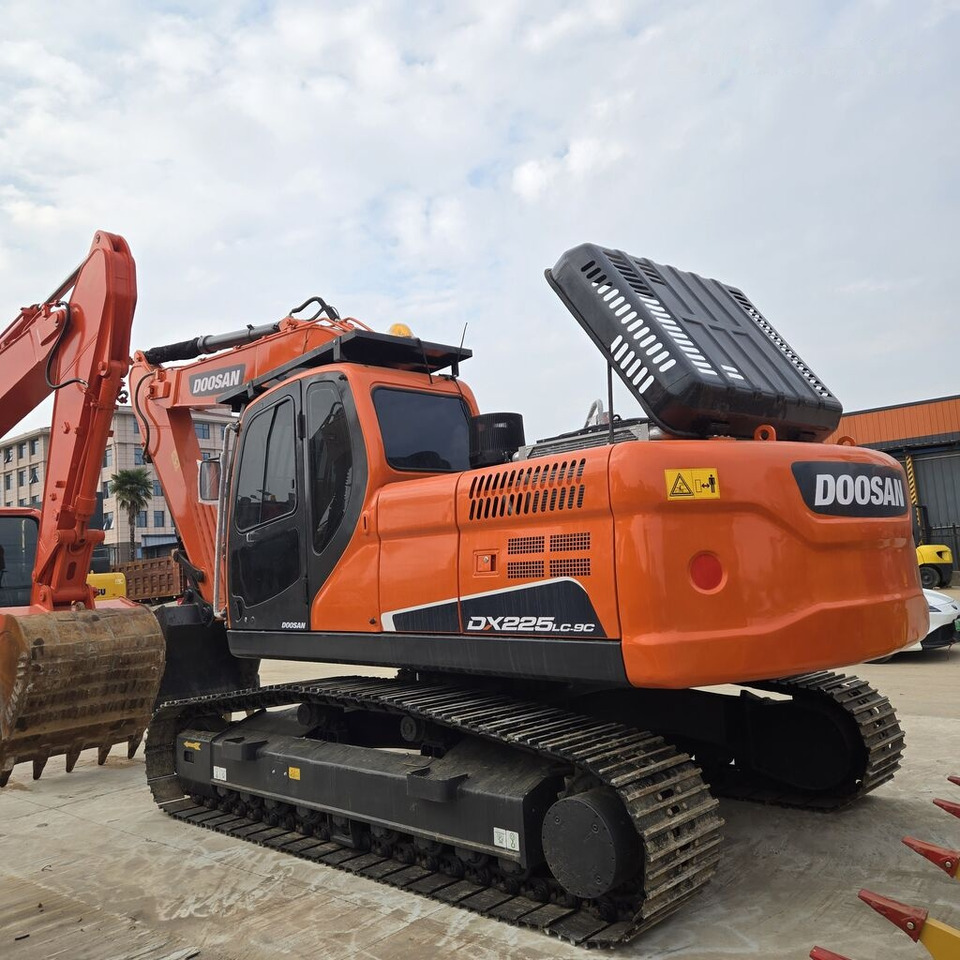 Doosan DX225LC - Верижен багер: снимка 1 Doosan DX225LC - Верижен багер: снимка 1