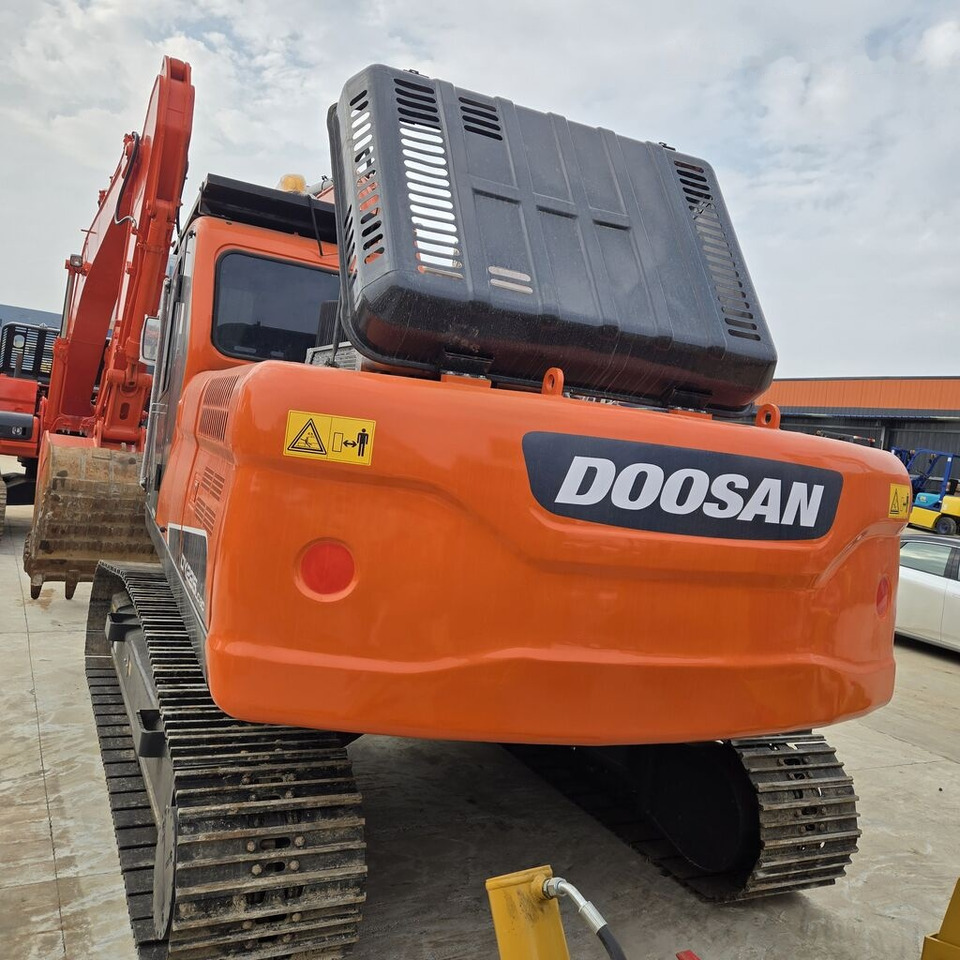 Doosan DX225LC - Верижен багер: снимка 2 Doosan DX225LC - Верижен багер: снимка 2