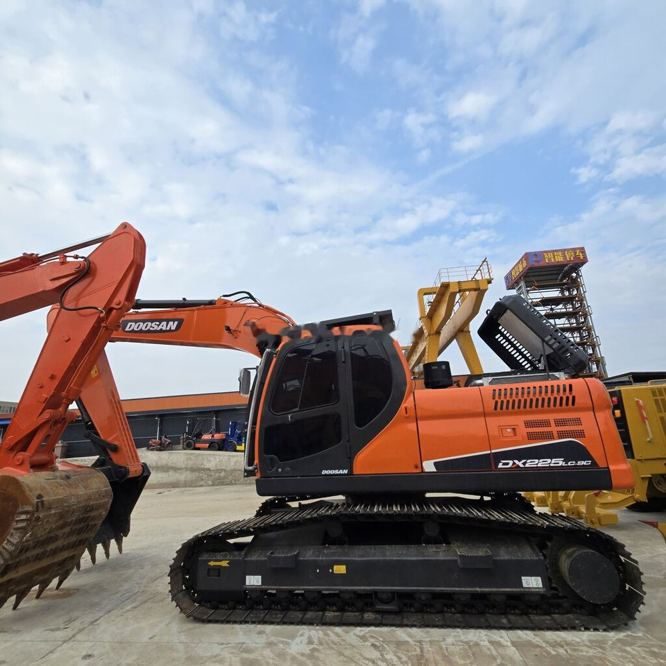 Doosan DX225LC - Верижен багер: снимка 4 Doosan DX225LC - Верижен багер: снимка 4