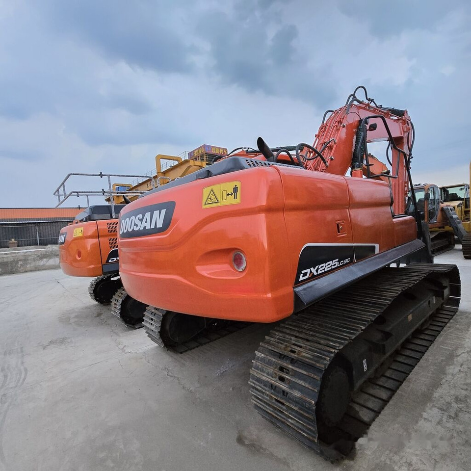 Doosan DX225LC - Верижен багер: снимка 2 Doosan DX225LC - Верижен багер: снимка 2