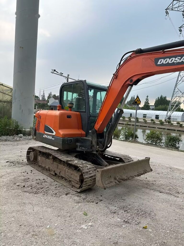 Doosan DX55 - Мини багер: снимка 5 Doosan DX55 - Мини багер: снимка 5
