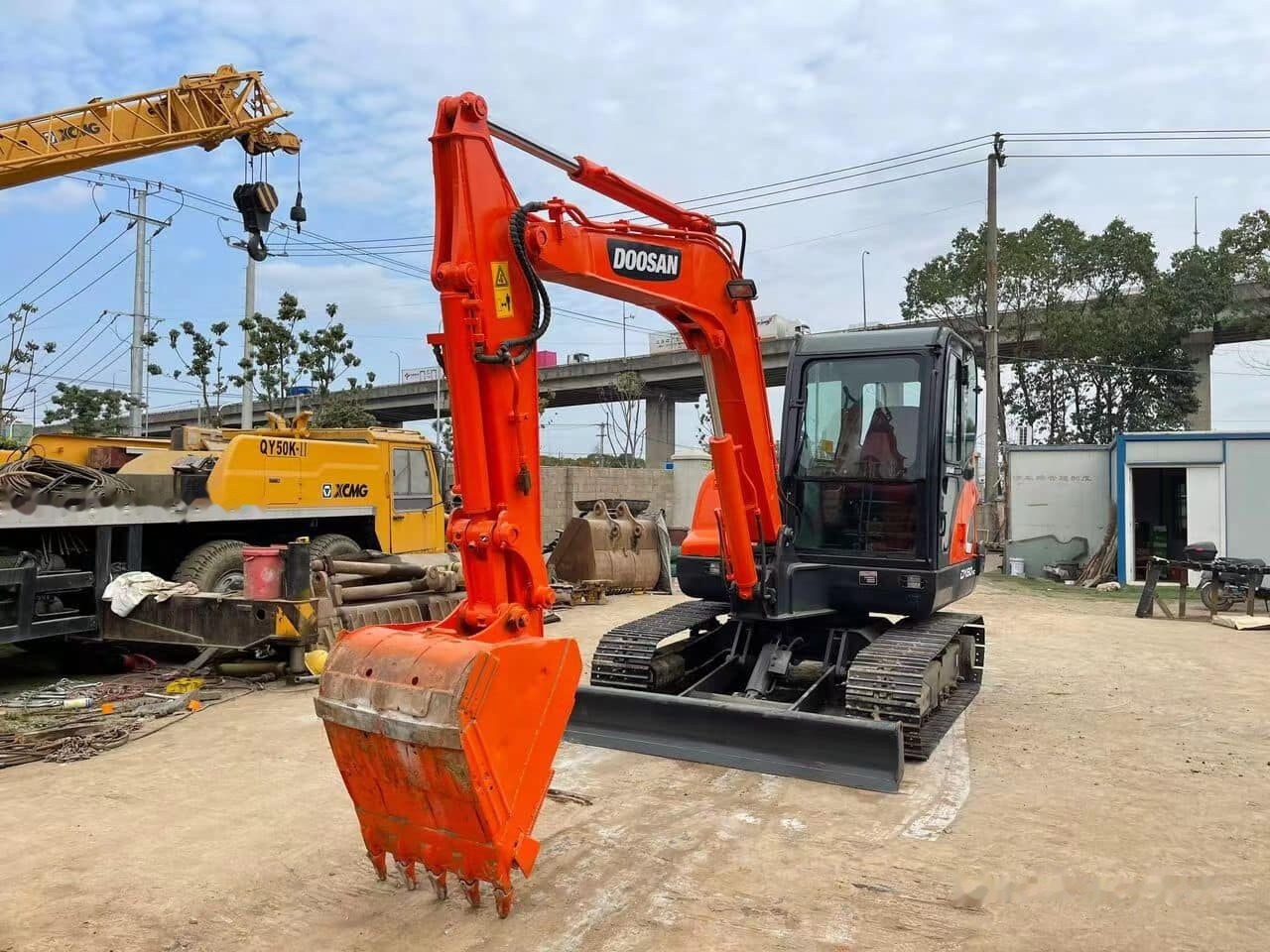 Doosan DX60 - Мини багер: снимка 3 Doosan DX60 - Мини багер: снимка 3