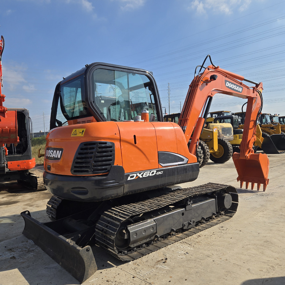 Doosan DX60 - Мини багер: снимка 4 Doosan DX60 - Мини багер: снимка 4