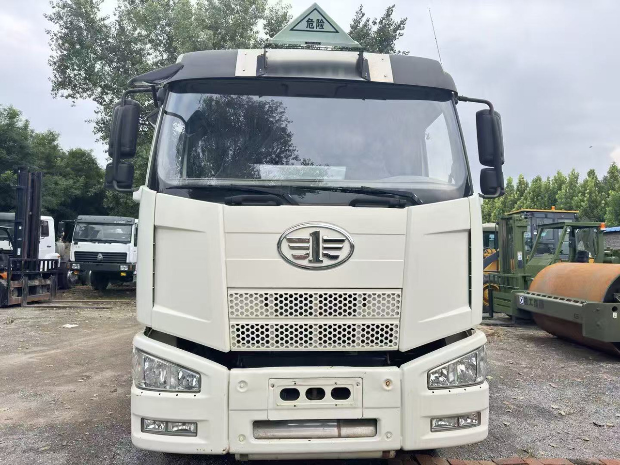 FAW tanker truck - Камион цистерна: снимка 5 FAW tanker truck - Камион цистерна: снимка 5