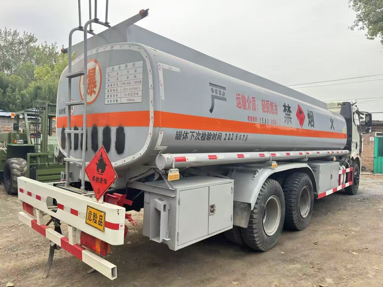 FAW tanker truck - Камион цистерна: снимка 3 FAW tanker truck - Камион цистерна: снимка 3
