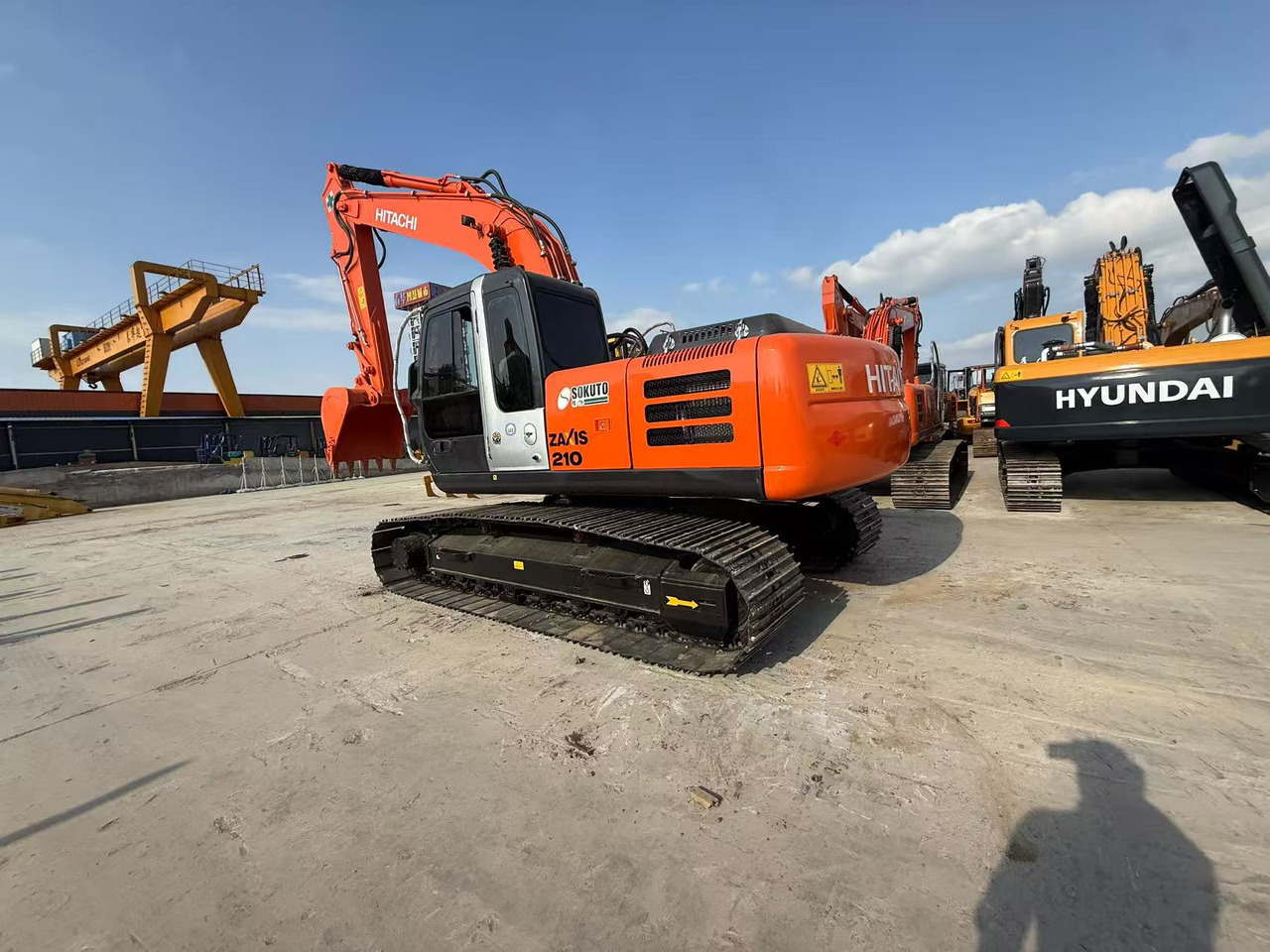 HITACHI ZX210 - Верижен багер: снимка 2 HITACHI ZX210 - Верижен багер: снимка 2
