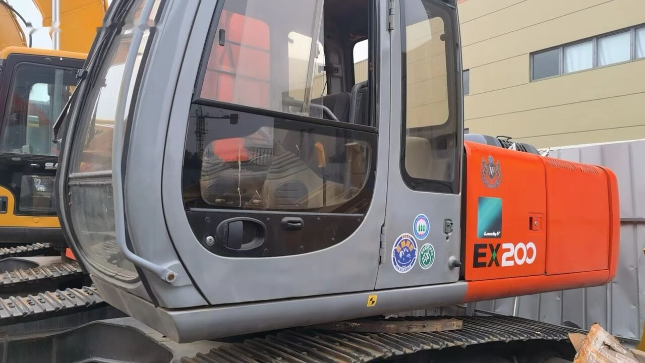 Hitachi EX200 - Верижен багер: снимка 3 Hitachi EX200 - Верижен багер: снимка 3