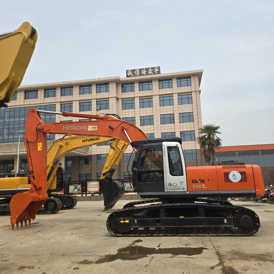 Hitachi ZX240 - Верижен багер: снимка 1 Hitachi ZX240 - Верижен багер: снимка 1