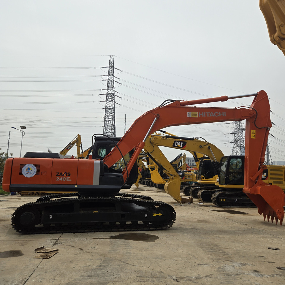 Hitachi ZX240 - Верижен багер: снимка 3 Hitachi ZX240 - Верижен багер: снимка 3