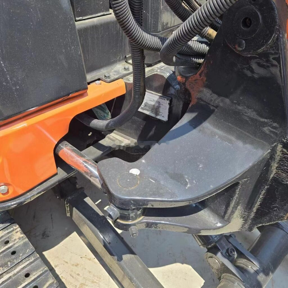 Мини багер Hitachi ZX50U: снимка 9