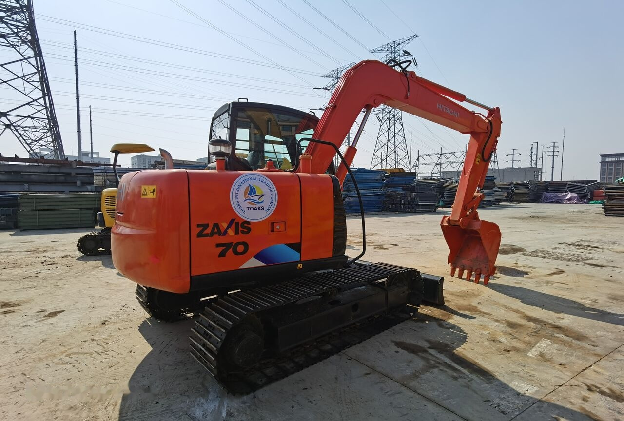 Hitachi ZX70 - Мини багер: снимка 3 Hitachi ZX70 - Мини багер: снимка 3