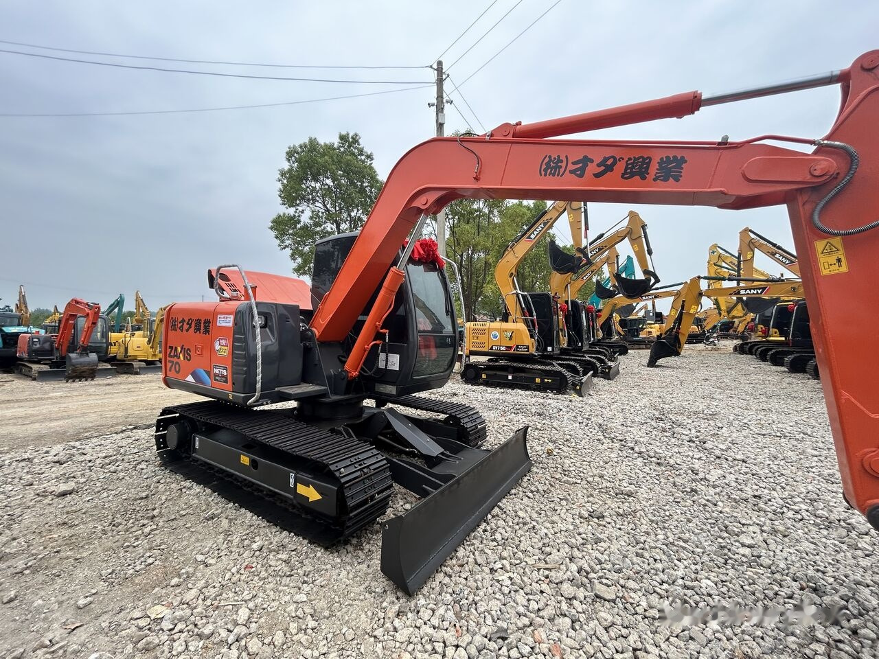 Hitachi ZX70 - Верижен багер: снимка 3 Hitachi ZX70 - Верижен багер: снимка 3