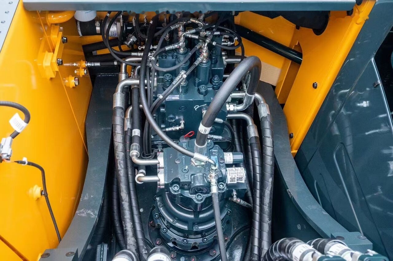 Нови Верижен багер Hyundai HX220 New: снимка 8