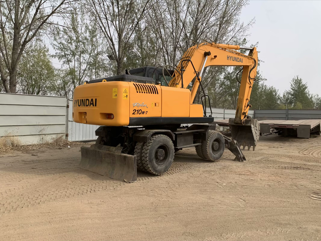 Hyundai R210W-7 - Колесен багер: снимка 5 Hyundai R210W-7 - Колесен багер: снимка 5