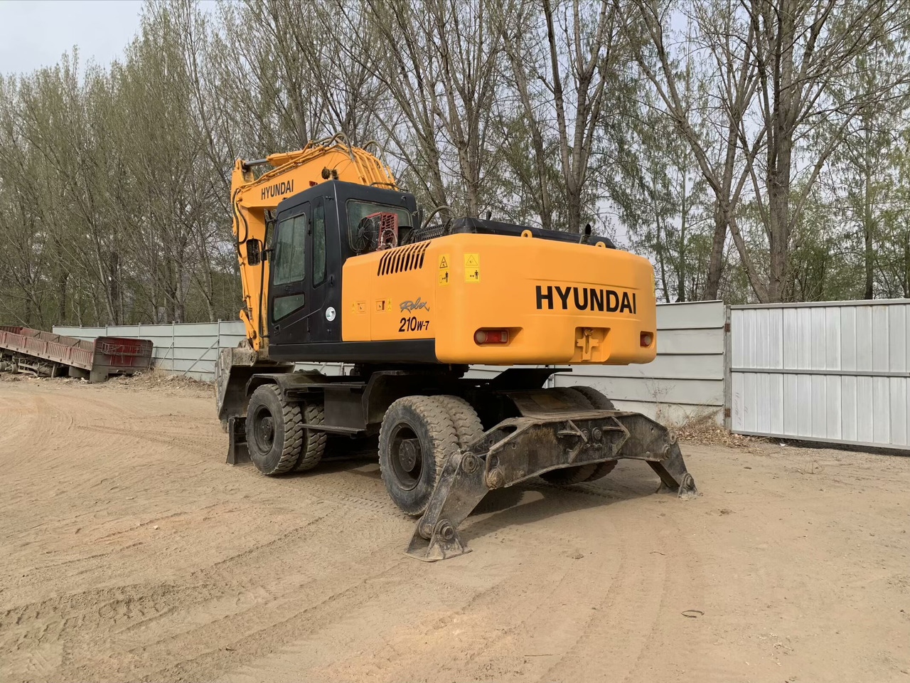 Hyundai R210W-7 - Колесен багер: снимка 3 Hyundai R210W-7 - Колесен багер: снимка 3