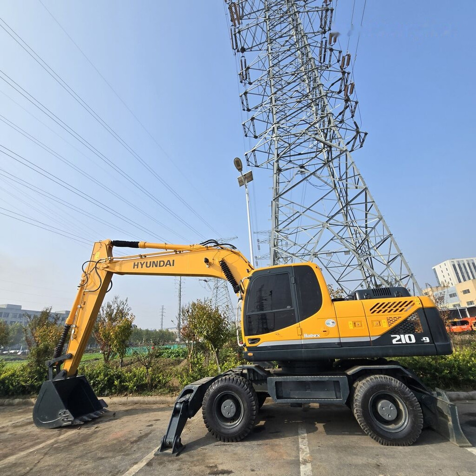 Колесен багер Hyundai R210W-9: снимка 6
