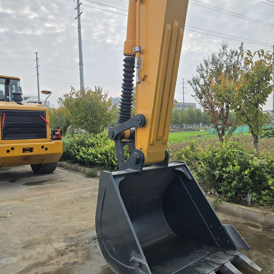 Колесен багер Hyundai R210W-9: снимка 10
