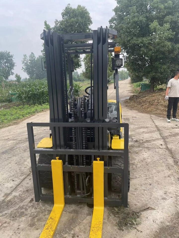 Дизелов мотокар Komatsu FD30: снимка 6