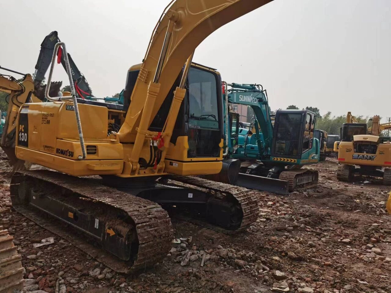 Komatsu PC130 - Верижен багер: снимка 2 Komatsu PC130 - Верижен багер: снимка 2