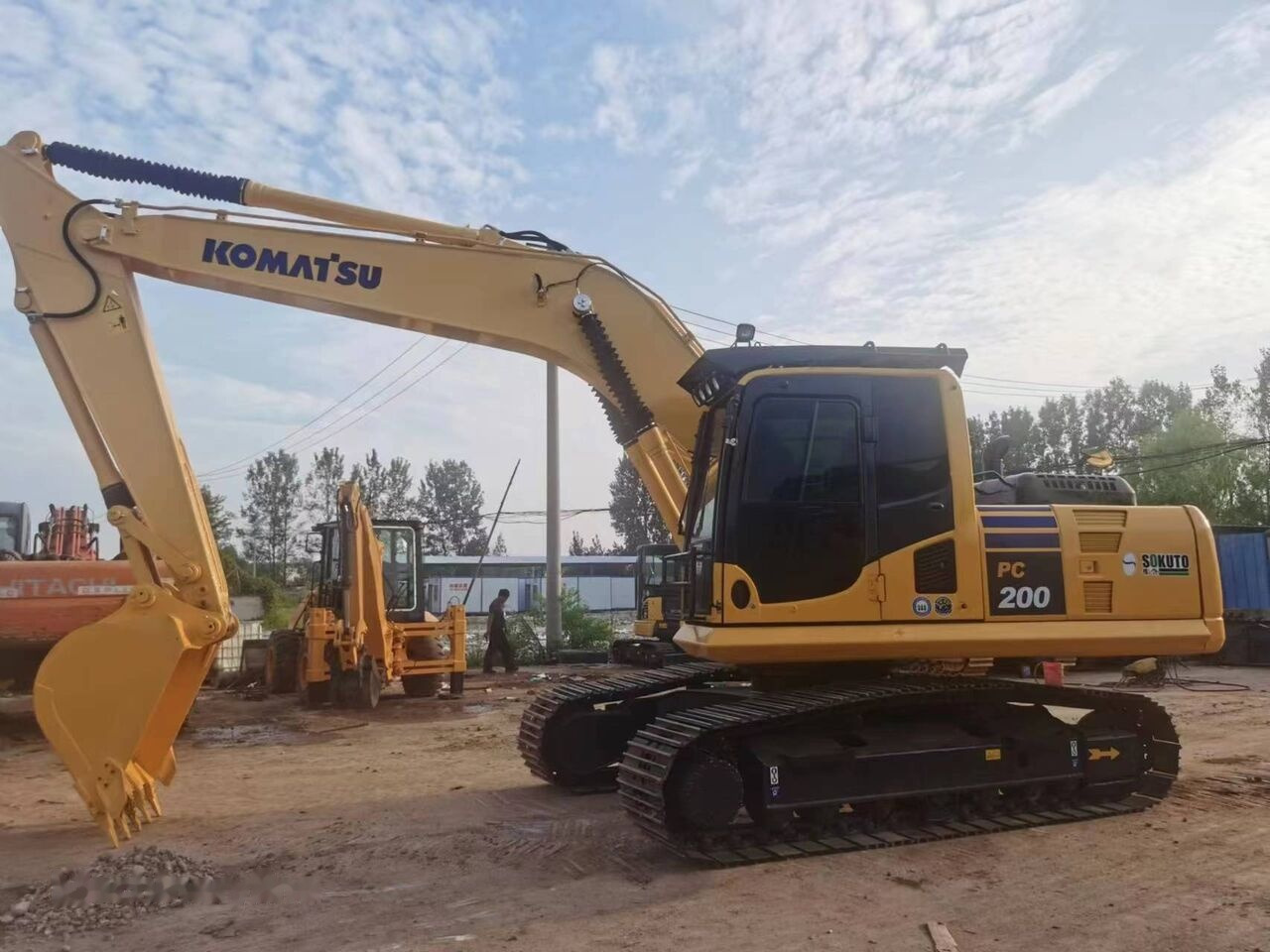 Komatsu PC200-8 - Верижен багер: снимка 4 Komatsu PC200-8 - Верижен багер: снимка 4