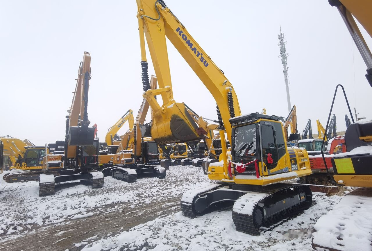 Komatsu PC200-8 - Верижен багер: снимка 5 Komatsu PC200-8 - Верижен багер: снимка 5