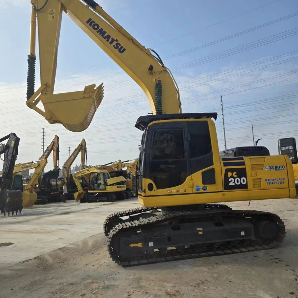 Komatsu PC200-8 - Верижен багер: снимка 1 Komatsu PC200-8 - Верижен багер: снимка 1