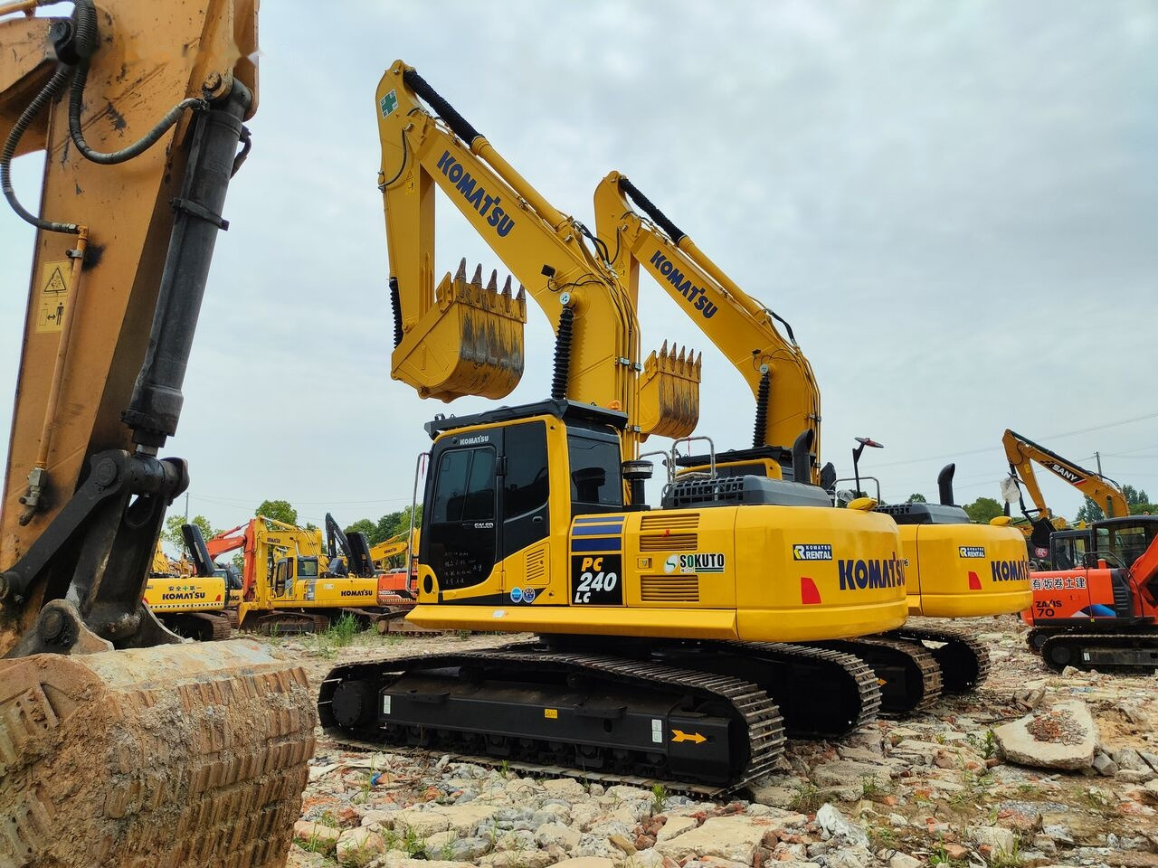 Komatsu PC240 - Верижен багер: снимка 3 Komatsu PC240 - Верижен багер: снимка 3